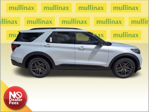 New 2026 Ford Explorer ST-Line RWD image 2