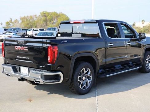 New 2026 GMC Sierra 1500 SLT image 8