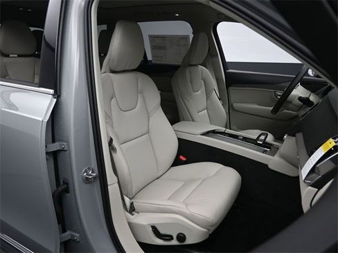 New 2025 Volvo XC90 B5 Plus w/ Protection Package Premier image 28