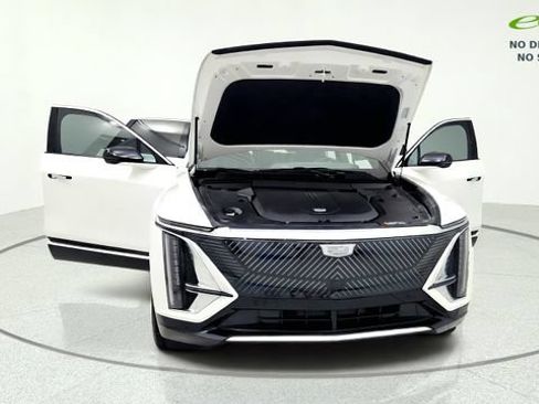 Used 2024 Cadillac Lyriq Tech RWD image 12