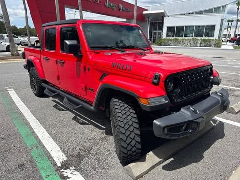 Used 2024 Jeep Gladiator Sport AWD/4WD image 2