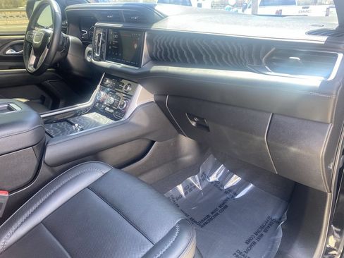 Used 2023 GMC Yukon XL Denali AWD/4WD image 30