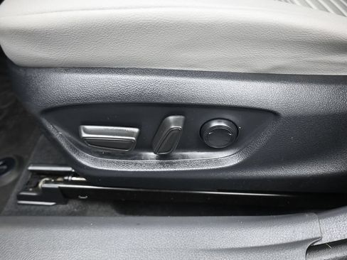 Used 2023 Toyota Camry SE FWD image 12