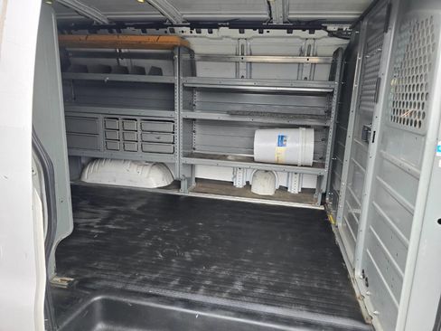 Used 2015 Chevrolet Express 2500 RWD image 20