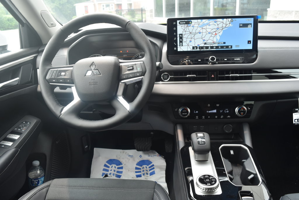 New 2026 Mitsubishi Outlander AWD image 13