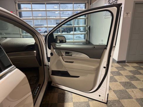 Used 2014 Lincoln MKX Sport Utility 4D w/ Equipment Group 102A image 18