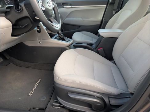 Used 2020 Hyundai Elantra SE FWD image 12