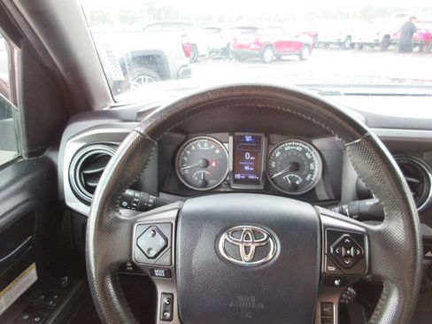 Used 2019 Toyota Tacoma TRD Off-Road AWD/4WD image 27