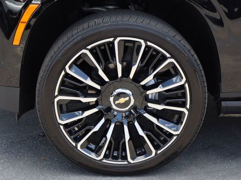 Used 2026 Chevrolet Suburban High Country image 36