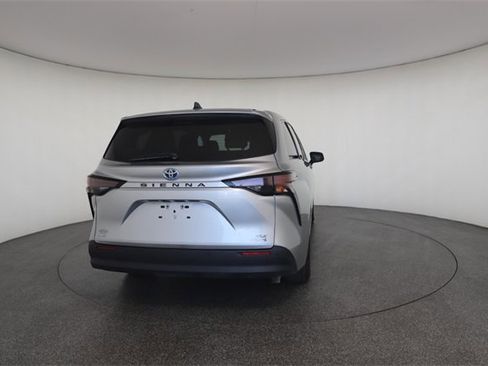 Used 2023 Toyota Sienna XLE image 16