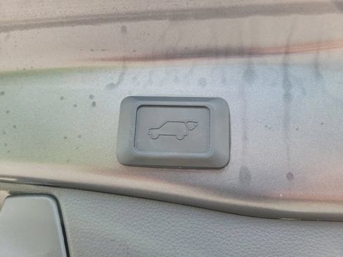 Used 2020 Toyota RAV4 XSE AWD/4WD image 8