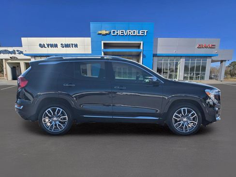 Used 2024 GMC Terrain Denali image 7