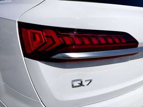 Used 2022 Audi Q7 3.0T Premium AWD/4WD image 29