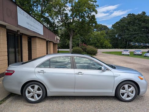 Used 2008 Toyota Camry Hybrid w/ Upgrade Pkg w/ Navigation FWD image 3