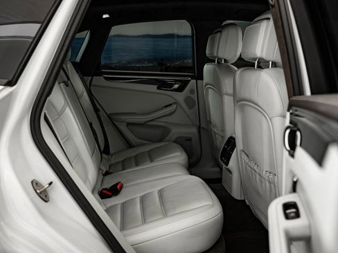 Used 2016 Porsche Macan Turbo image 45