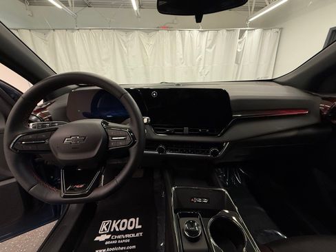 Used 2025 Chevrolet Equinox RS image 17