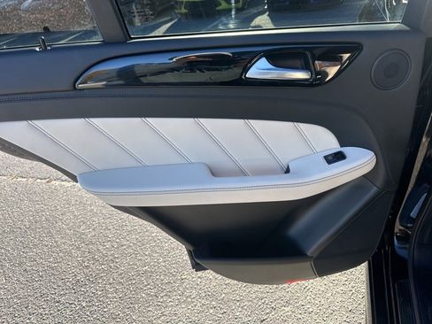 Used 2015 Mercedes-Benz ML 63 AMG 4MATIC image 27