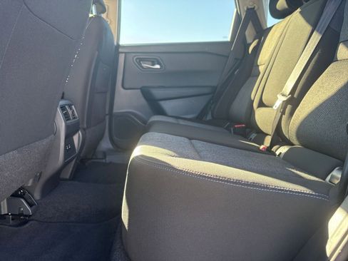 Used 2025 Nissan Rogue SV image 28