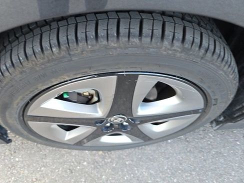 Used 2019 Toyota Prius L Eco image 6