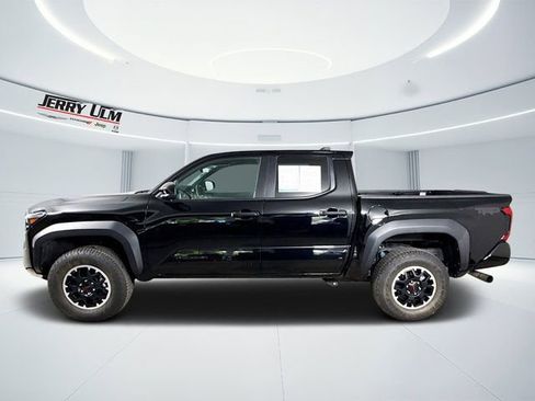 Used 2024 Toyota Tacoma TRD Off-Road AWD/4WD image 6