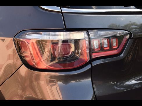Used 2018 Jeep Compass Latitude FWD image 47