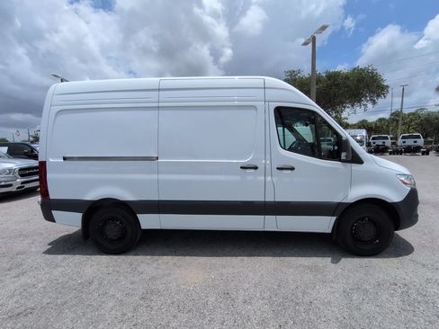 Used 2025 Mercedes-Benz Sprinter 2500 image 4