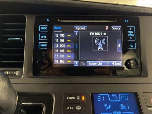 Used 2015 Toyota Sienna XLE image 30