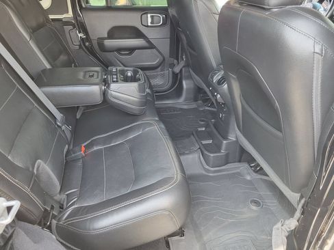 Used 2022 Jeep Wrangler Unlimited Sahara w/ Cold Weather Group AWD/4WD image 20