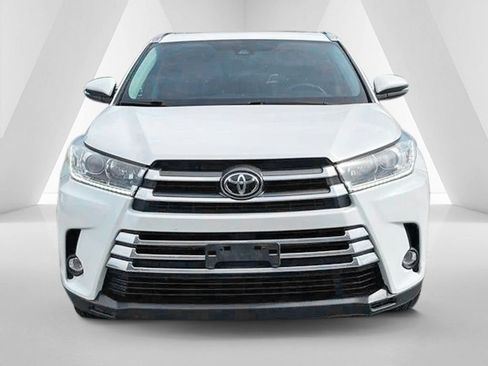 Used 2019 Toyota Highlander Limited AWD/4WD image 2
