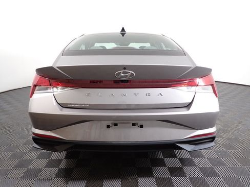 Used 2023 Hyundai Elantra SEL w/ Convenience Package FWD image 14