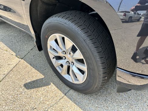 Used 2023 Chevrolet Silverado 1500 Custom image 2