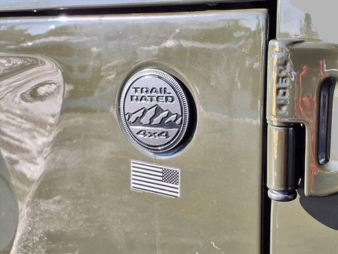 Used 2022 Jeep Gladiator Willys image 22