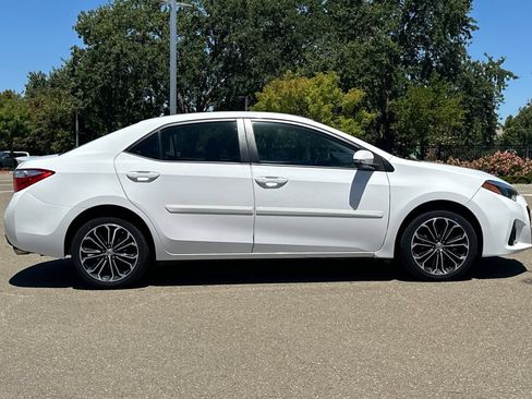 Used 2015 Toyota Corolla S FWD image 3