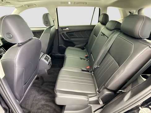 Used 2023 Volkswagen Tiguan SE w/ Panoramic Sunroof Package FWD image 19