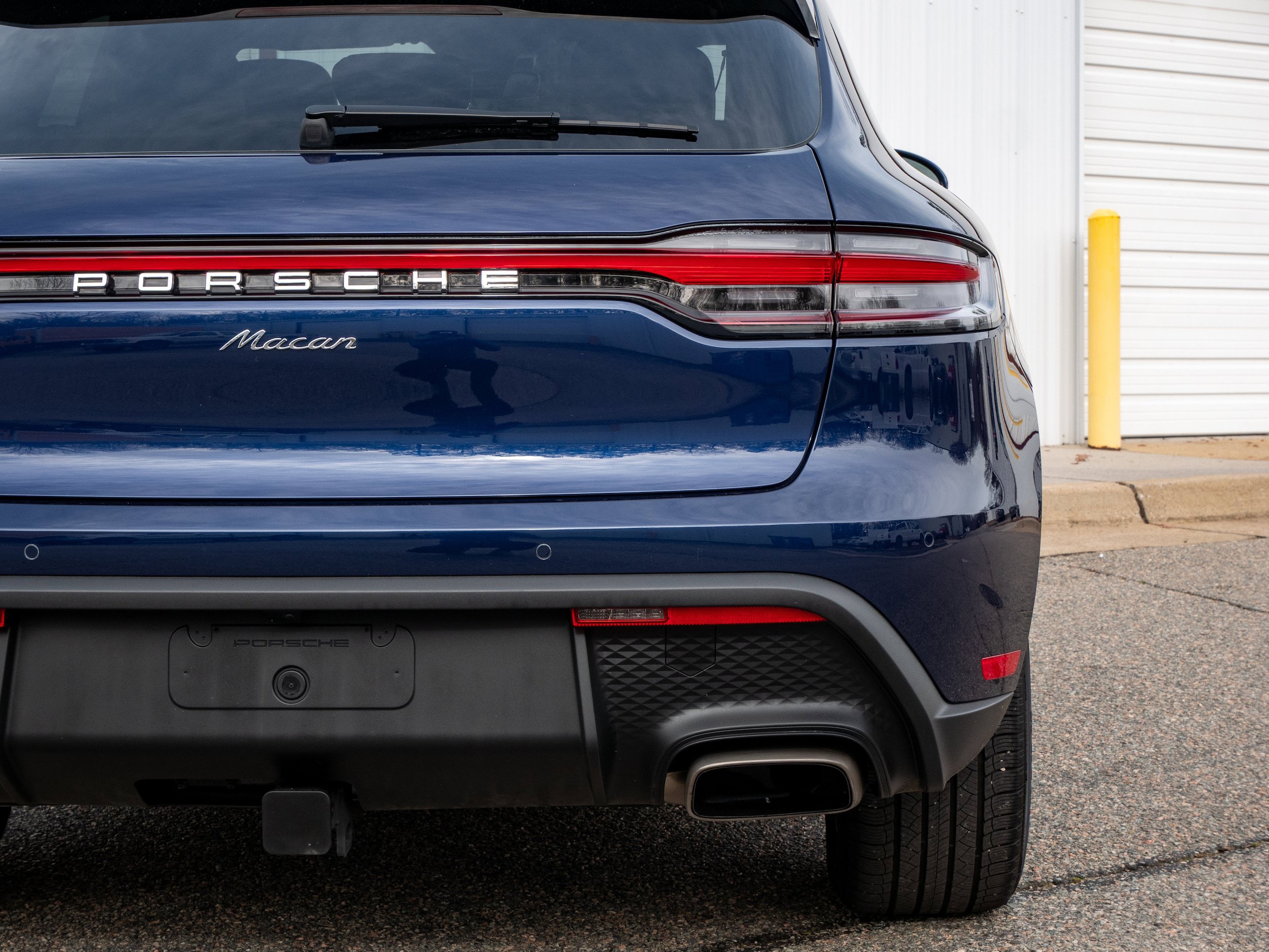 Certified 2025 Porsche Macan AWD/4WD image 16