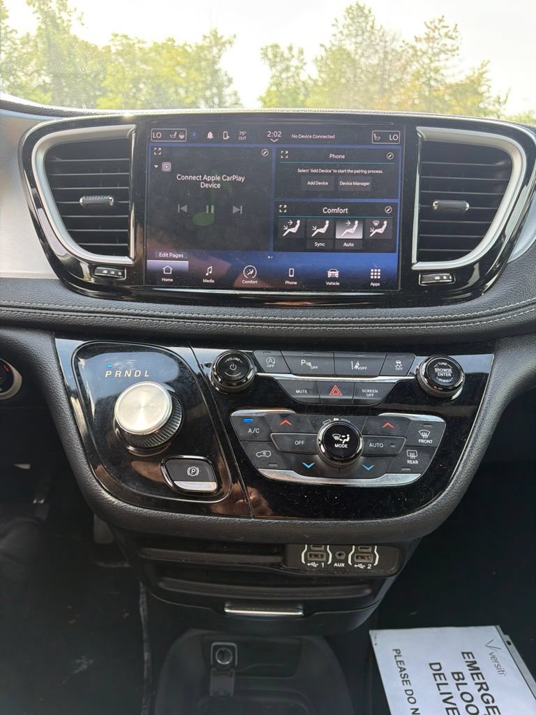 Used 2023 Chrysler Pacifica Touring FWD image 20