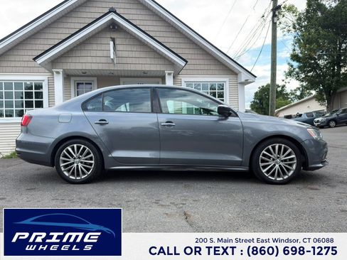 Used 2015 Volkswagen Jetta Sport FWD image 9