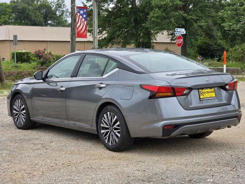 Used 2025 Nissan Altima 2.5 SV FWD image 6