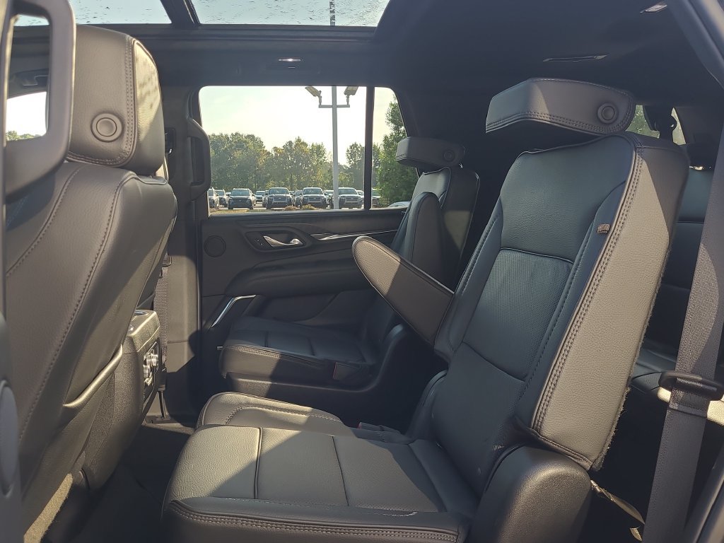 Used 2023 GMC Yukon Denali RWD image 13