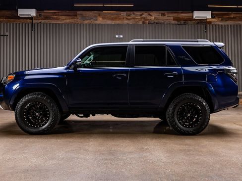 Used 2020 Toyota 4Runner TRD Off-Road Premium AWD/4WD image 4