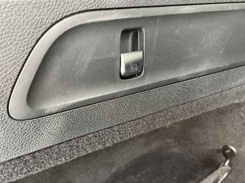 Used 2020 Mercedes-Benz GLC 300 image 11