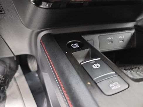 Used 2025 Nissan Kicks SR image 34