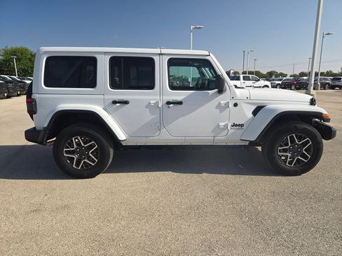 Used 2025 Jeep Wrangler Unlimited Sahara AWD/4WD image 2