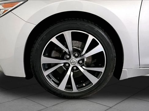 Used 2018 Nissan Maxima Platinum FWD image 11
