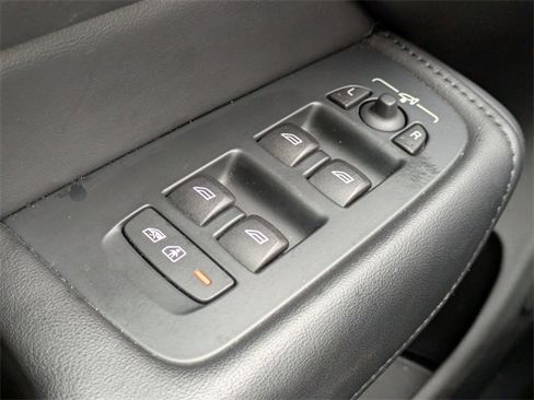 Used 2024 Volvo XC60 B5 Plus image 27