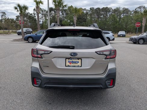 Used 2020 Subaru Outback Premium image 5