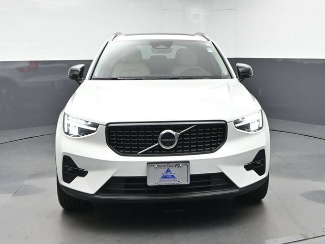 Used 2023 Volvo XC40 B5 Plus w/ Protection Package Premier AWD/4WD image 2