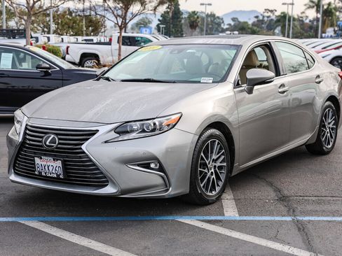 Used 2017 Lexus ES 350 ES 350 w/ Navigation System Package image 19