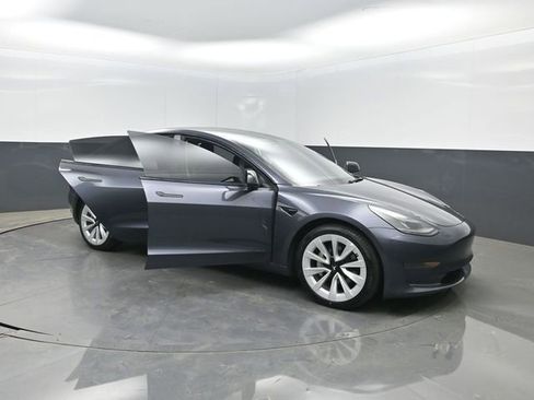 Used 2023 Tesla Model 3 Standard Range RWD image 32