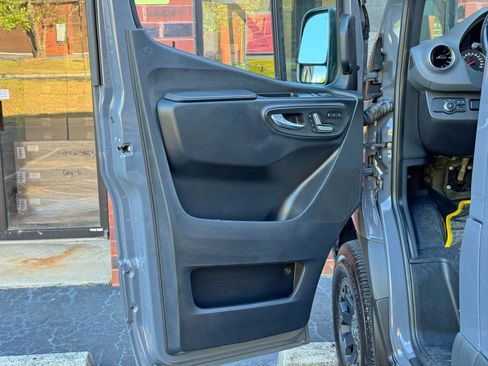 Used 2021 Mercedes-Benz Sprinter 2500 w/ Comfort Plus Package image 46